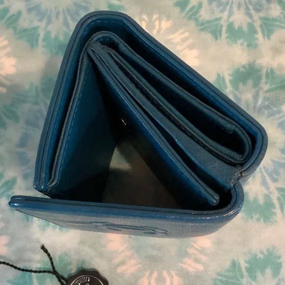 CHANEL Teal Blue Timeless CC Trifold Compact Leather Wallet - Picture 11 of 16